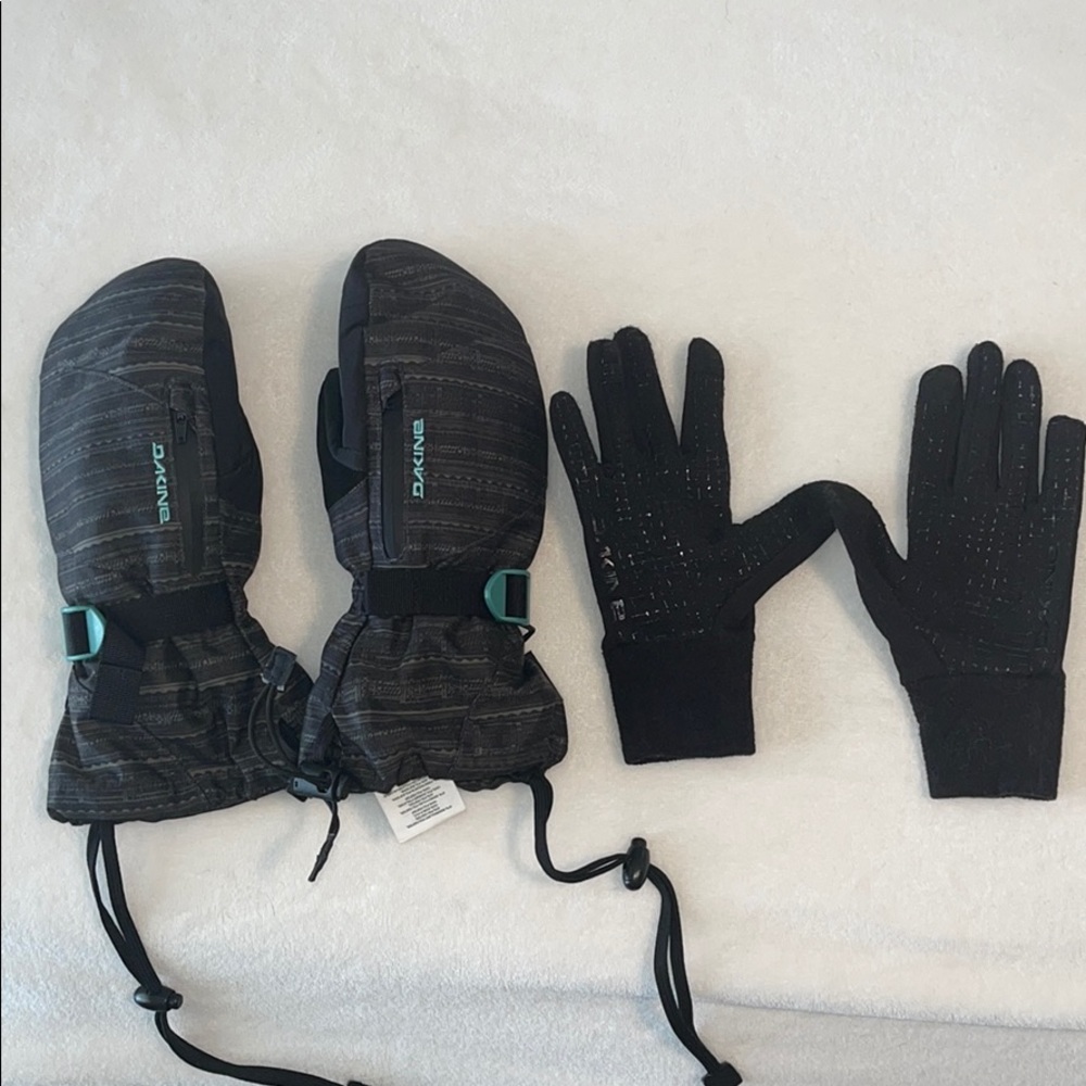 Women’s Dakine Sequoia Gore-Tex mitten with liner